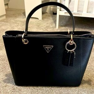 Guess slim tote